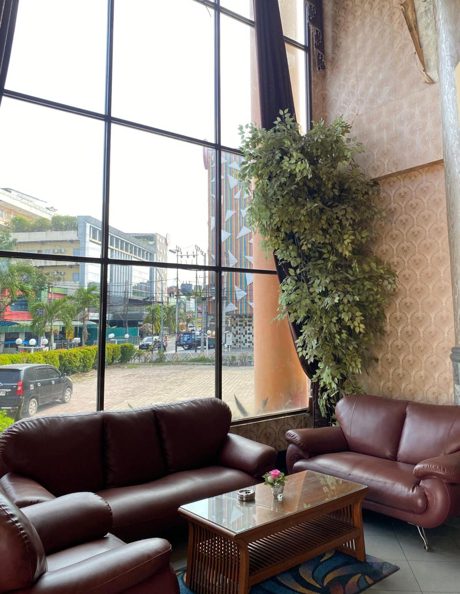 Mas Graha Hotel Пеканбару Экстерьер фото